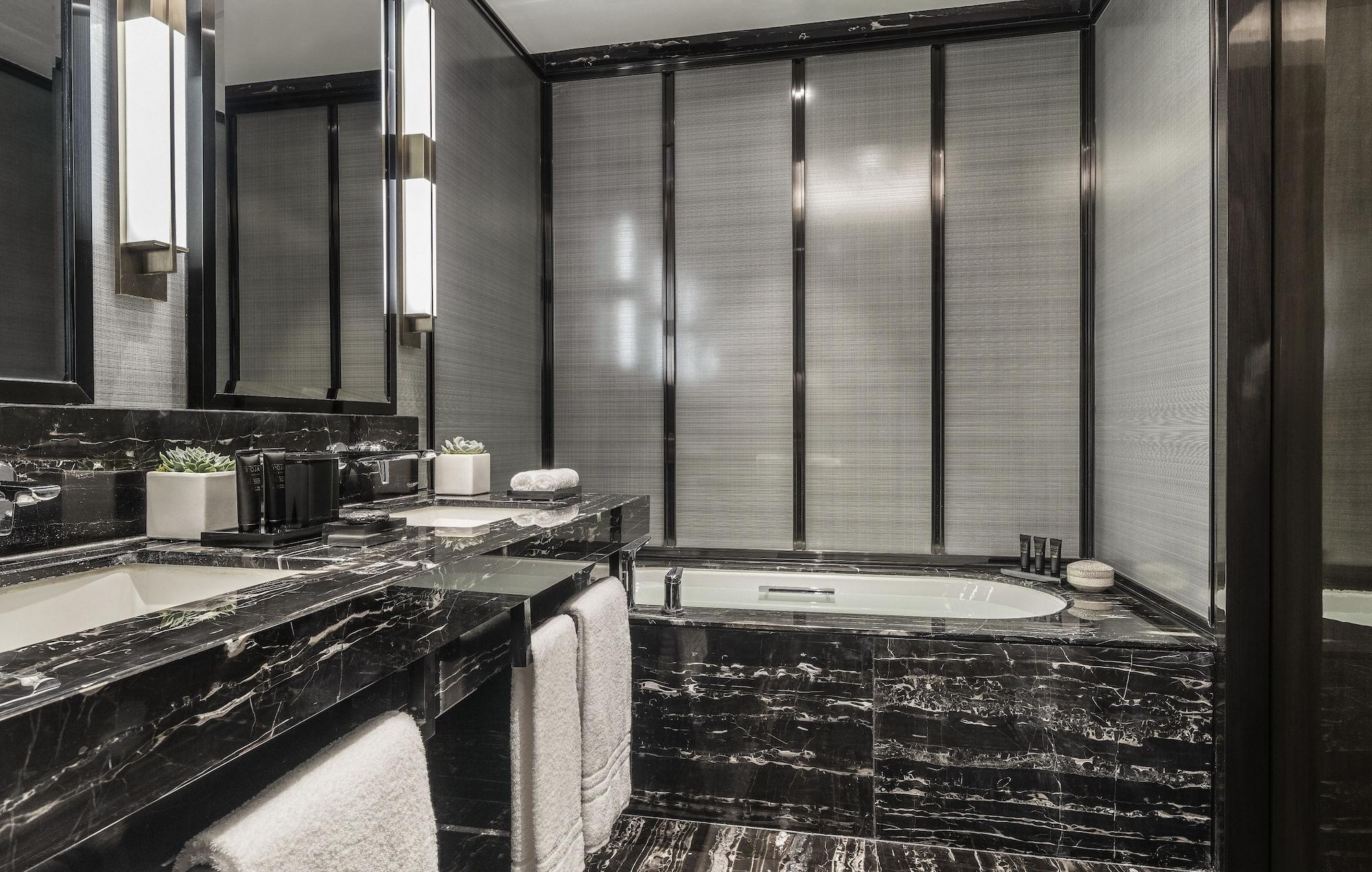 Four Seasons Hotel Куала Лумпур Екстериор снимка